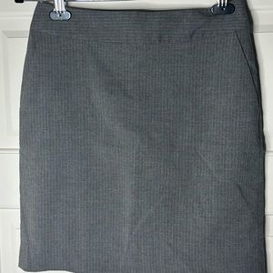 Banana Republic size 4 petite suiting skirt